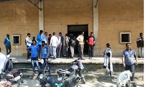 System bottleneck: people are not getting ration in hundreds of pds shops, connectivity of weigh machine and e-pass confused - news2news. In