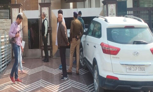 Vigilance raid in sirsa: at shell companies, the team took the documents and the son - news2news. In